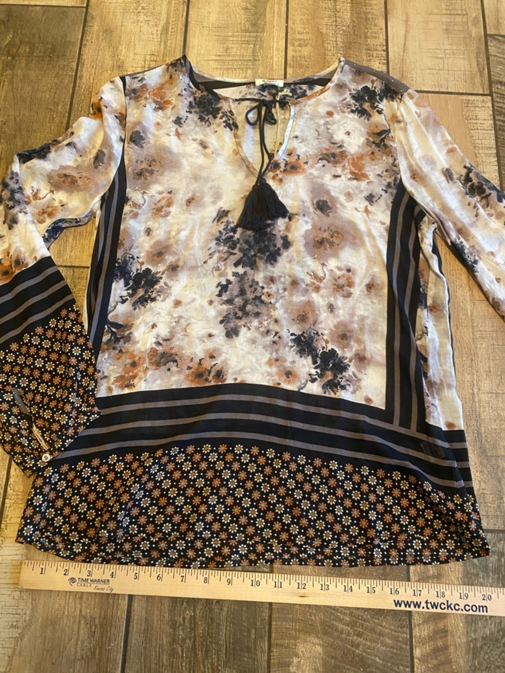dylan Neutral Floral Tie-Front Tassel Blouse 🆕 - Picture 9 of 11